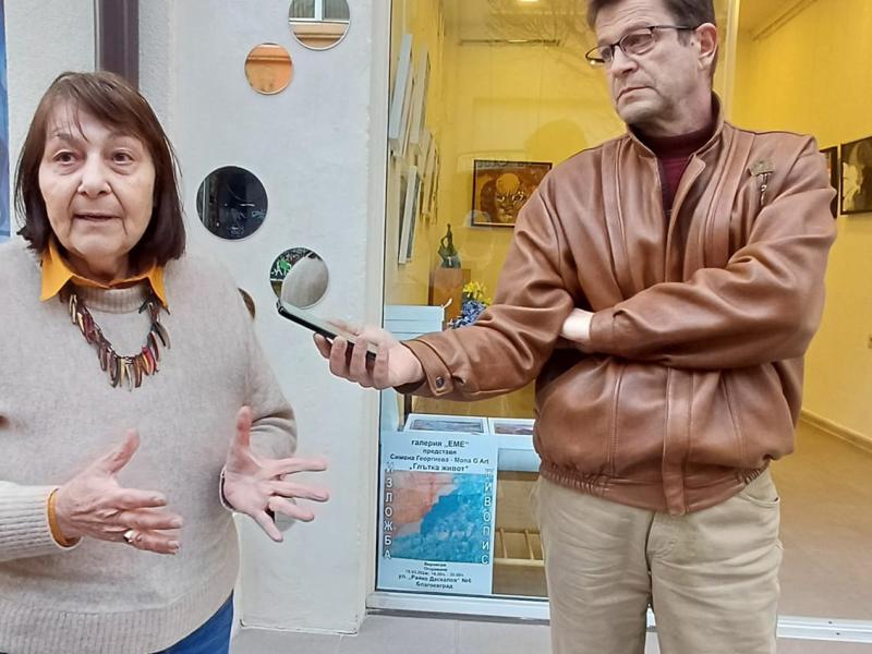 Веселина Райжекова говори пред публиката в Благоевград